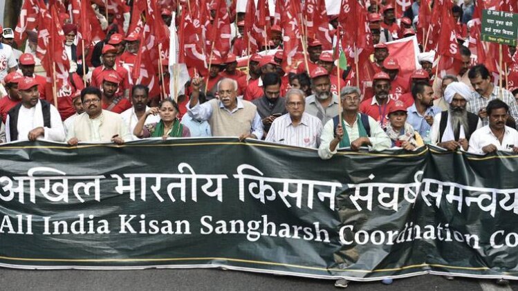 राजधानी दिल्ली की सड़कों पर किसान