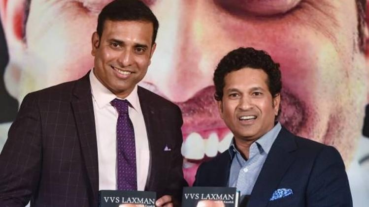 बुक लॉन्‍च के दौरान लक्ष्‍मण के साथ मौजूद सचिन तेंदुलकर(फोटो-ट्विटर)