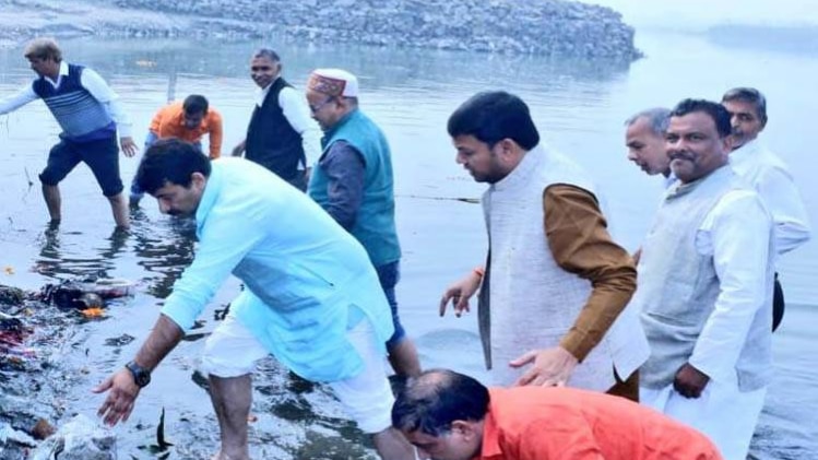 फोटो-twitter/@ManojTiwariMP