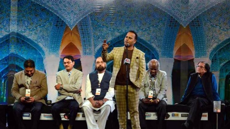 साह‍ित्य आजतक में मुशायरा