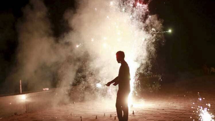 आओ बहस करें