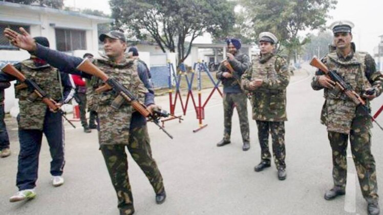 पठानकोट जालंधर राष्ट्रीय मार्ग के पास पकड़े गए चार संदिग्ध