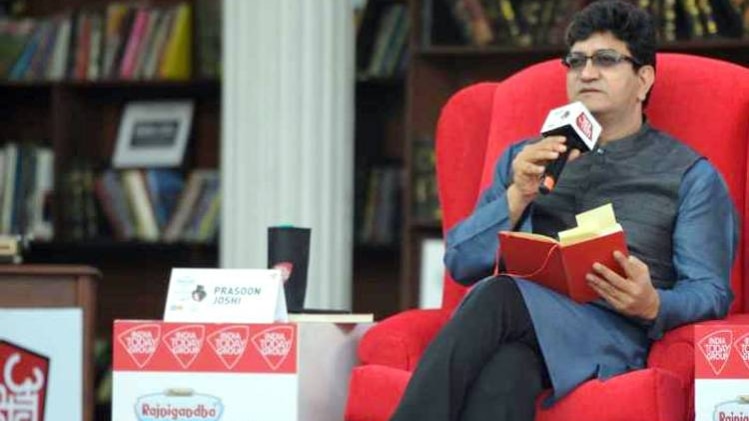 साहित्य आजतक में प्रसून जोशी