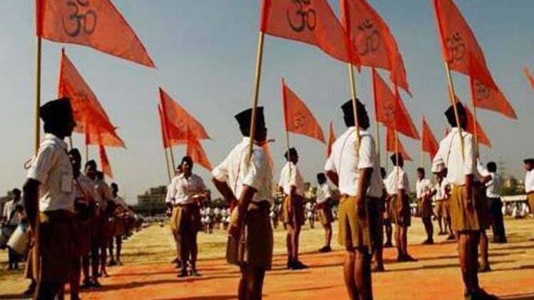 दंगल: क्या कांग्रेस को संघ की देशभक्ति पर शक है?