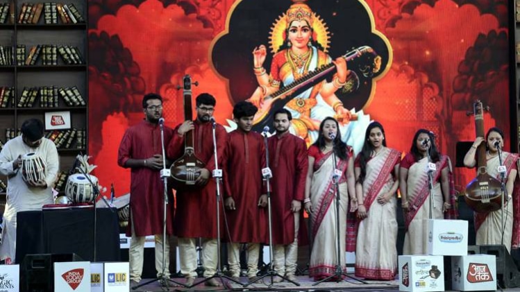 साहित्य आजतक 2018 के मंच पर सरस्वती वंदना