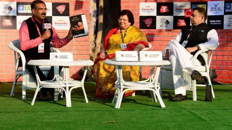 साहित्य आजतक में सुनीता बुद्दिराजा और यतींद्र मिश्र