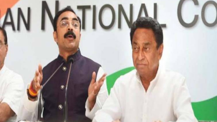 कमलनाथ के साथ संजय सिंह (फोटो- PTI)