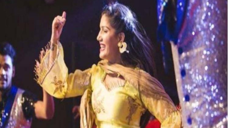 देशतक: ...जब बेकाबू भीड़ के बीच फंसी सपना चौधरी