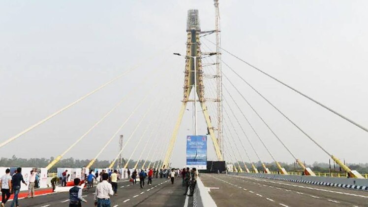 क्रांतिकारी बहुत क्रांतिकारी