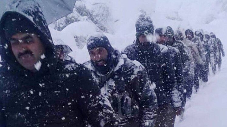 क्रांतिकारी बहुत क्रांतिकारी