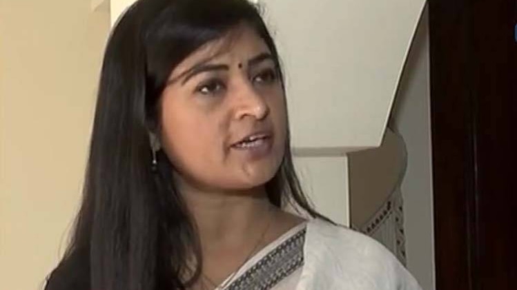 50 खबरें: राजीव गांधी प्रस्ताव विवाद पर AAP में घमासान