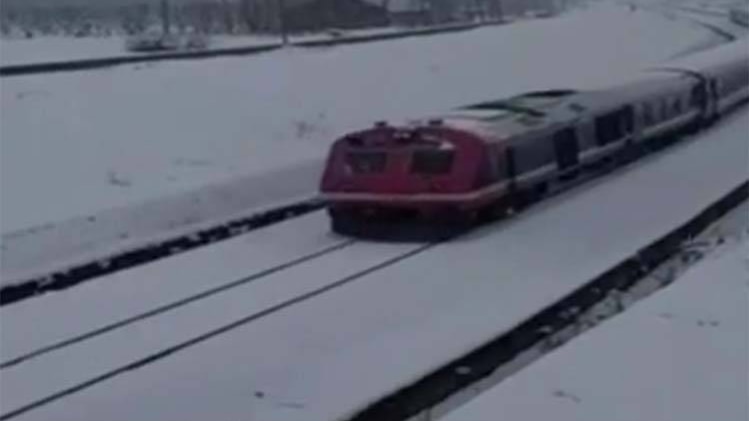 100 शहर 100 खबर: पहाड़ों पर चली बर्फ एक्सप्रेस!