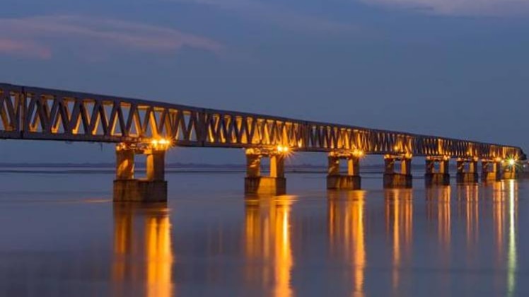 बोगीबील ब्रिज (फोटो: Vikramjit Kakati, a local of the Assamese city.)