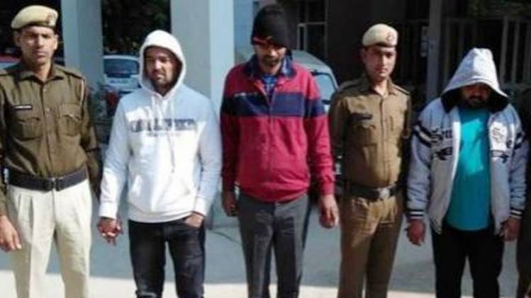 पुलिस गिरफ्त में अारोपी