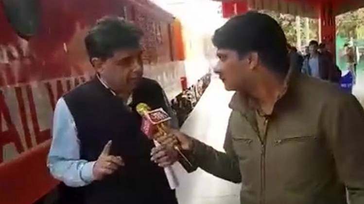 नाॅर्दन रेलवे के सीपीआरओ दीपक कुमार (वीड‍ियो स्क्रीनशॉट)