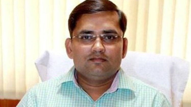 बुलंदशहर के जिलाधिकारी अनुज कुमार झा (फोटो- bulandshahar.nic.in)