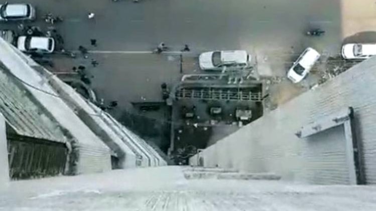 इसी होटल की 14वीं मंज़िल से कूदी थी लड़की (वीड‍ियो स्‍क्रीनशॉट)