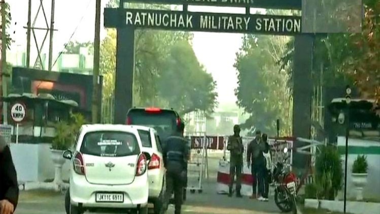 सैन्य छावनी के बाहर फायरिंग के बाद चौकसी बढ़ी (फोटो-ANI)