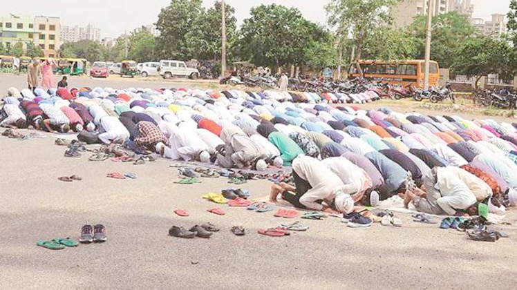 खुले में नमाज नहीं