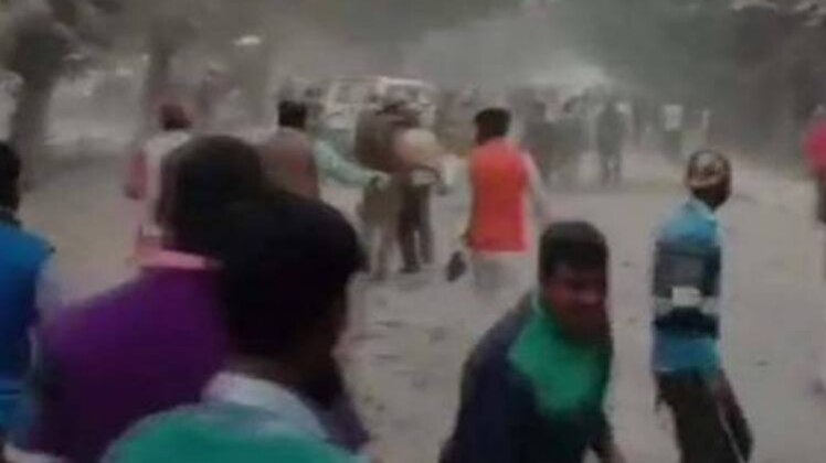 गाजीपुर में पथराव के चलते कांस्टेबल की मौत (फोटो- ANI)