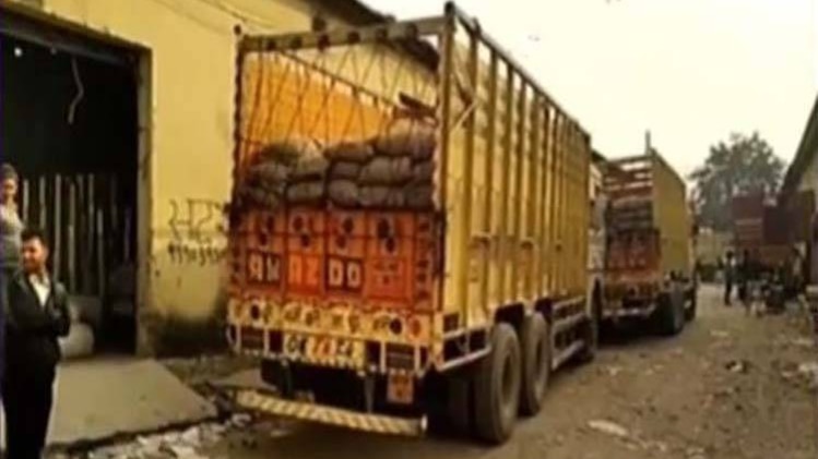 पोस्टमॉर्टम: मिड डे मील की सप्लाई में घोटाला, चावल से भरे ट्रक जब्त