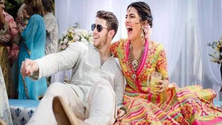 देशतक: शादी में आतिशबाजी पर ट्रोल हुईं प्रियंका चोपड़ा