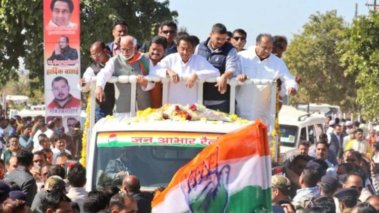 सीएम कमलनाथ का रोड शो (फोटो-Twitter/@OfficeOfKNath)