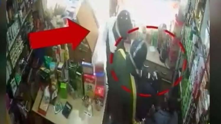 दिल्ली में बेखौफ लुटेरे, तमंचे के दम पर दिनदहाड़े लूटपाट