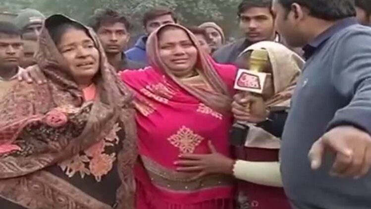 कांस्टेबल सुरेश प्रताप वत्स की पत्नी और परिजन