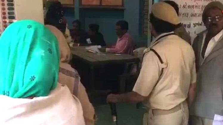 गुजरात: जसदण उपचुनाव के लिए वोटिंग जारी