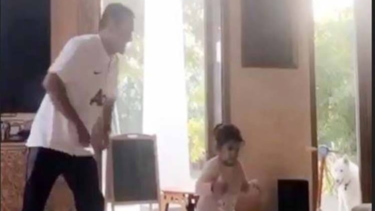 वायरल वीडियो: जब बेटी जीवा संग धोनी ने किया डांस