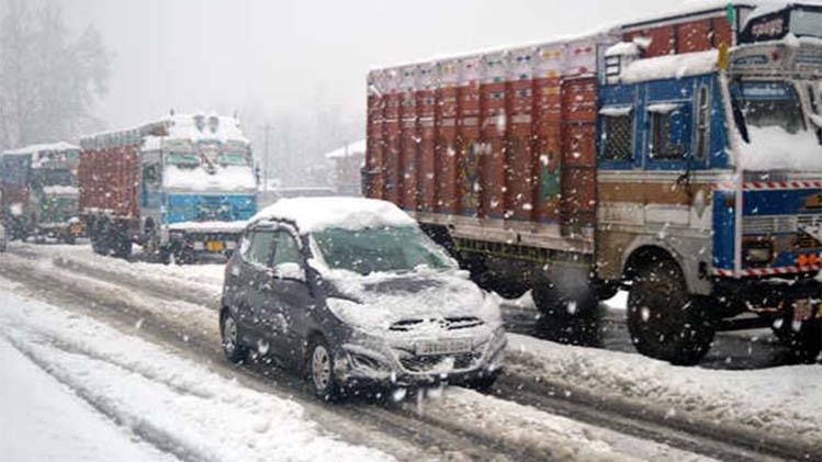 100 शहर 100 खबर: जम्मू-कश्मीर में भारी बर्फबारी जारी