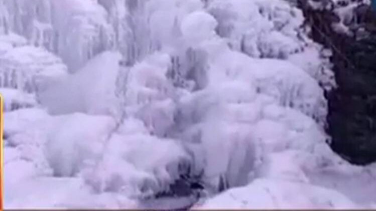 100 शहर 100 खबर: पहाड़ों पर बर्फबारी से ठंड का प्रहार जारी