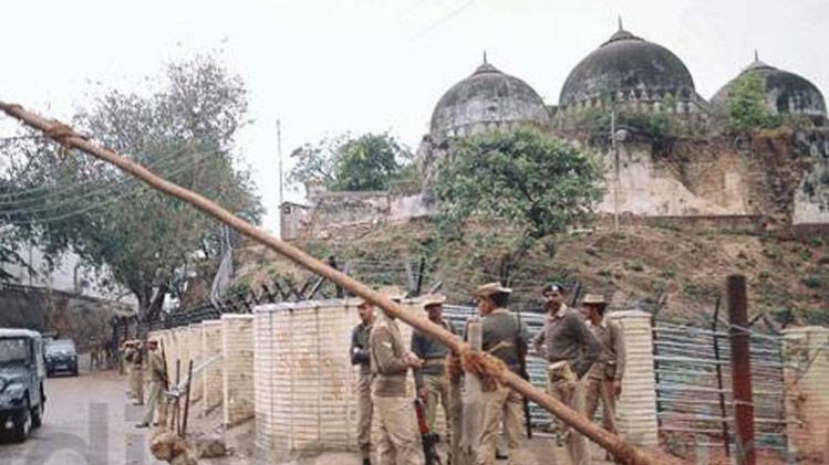 अयोध्या का विवादित ढांचा (फोटो-indiatoday)