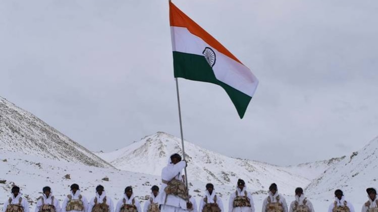 ITBP के जवानों ने लद्दाख में 18 हजार फीट और -30 तापमान पर मनाया गणतंत्र दिवस(फोटो-ANI)
