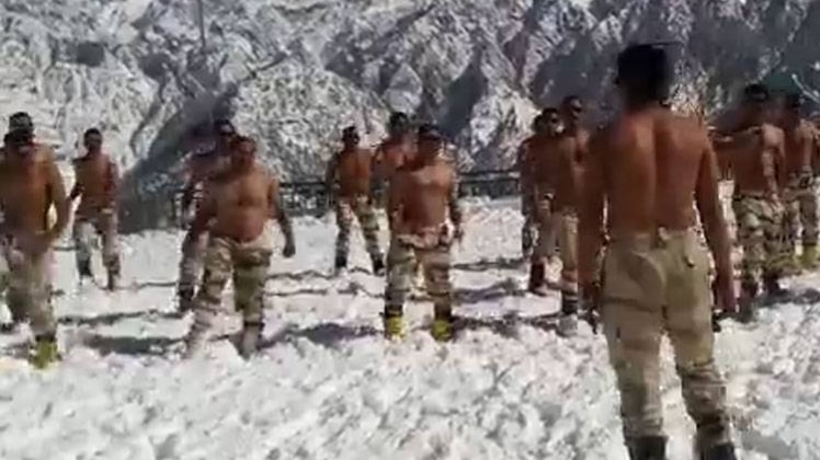 मार्शल आर्ट की ट्रेनिंग लेते हुए ITBP जवान