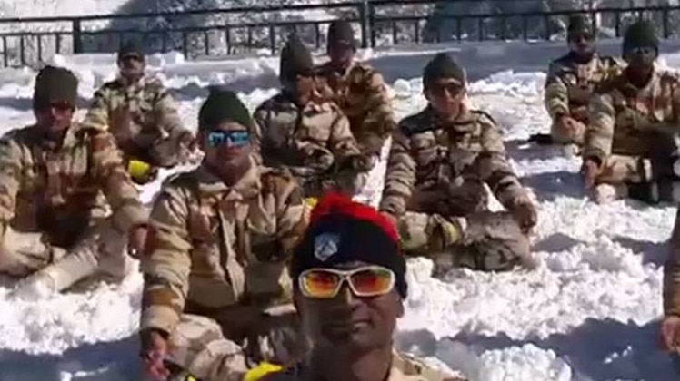 ITBP के कमांडो करते हैं योग