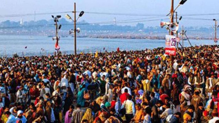संगम तट पर उमड़ी श्रद्धालुओं की भीड़