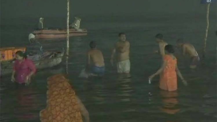 नॉनस्टॉप 100: प्रयागराज में पौष पूर्णिमा पर पवित्र स्नान