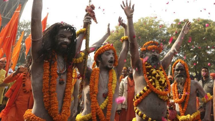 गंगा किनारे आस्था का कुंभ, कल होगा पहला शाही स्नान