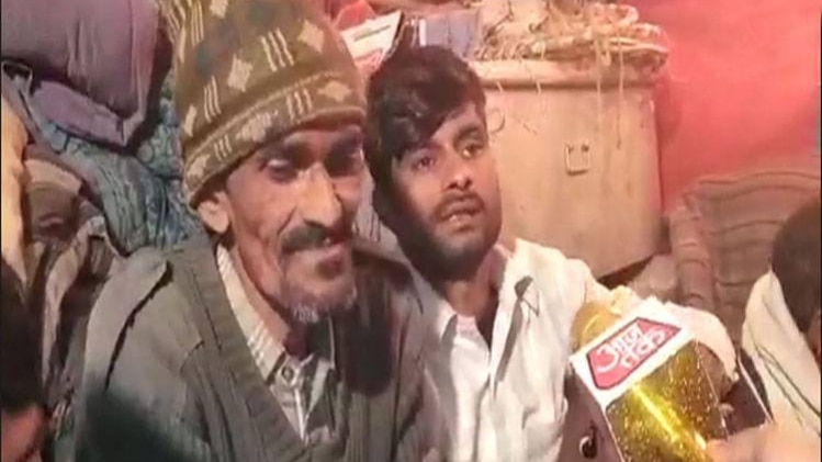 कुंभ मेले को रौशन कर रहे 'मुल्लाजी बिजली वाले'