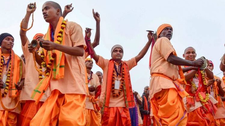 कुंभ मेले में पेशवाई के दौरान (फोटो-PTI)