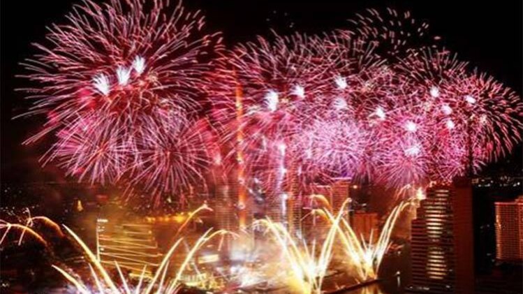 लंच ब्रेक: दुनिया भर में नए साल का जश्न, देखें अद्भुत नज़ारा