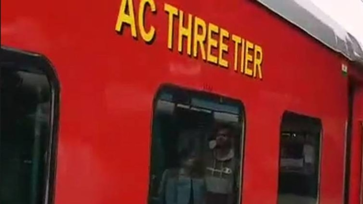 निजामुद्दीन रेलवे स्टेशन से मुंबई के लिए राजधानी  शुरू