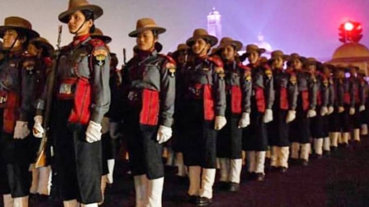 परेड की रिहर्सल में असम राइफल की महिला विंग की कैडेट़स (Photo-The Assam Rifles @official_dgar)