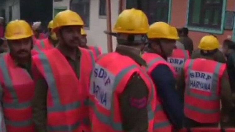 10 मिनट 50 खबरें: गुरुग्राम में इमारत गिरी, रेस्क्यू ऑपरेशन जारी