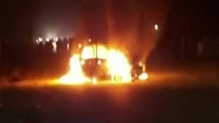 सुबह सुबह: अमरोहा में चलती कार में लगी आग