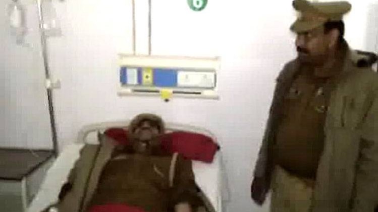 इंस्पेक्टर मनोज कुमार को लगी गोली