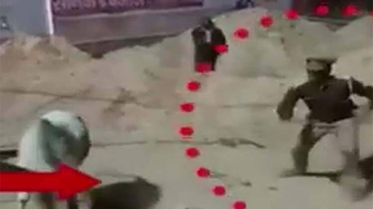 यूपी में खाकी की दौड़, गाय पकड़ने की होड़