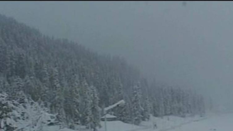 वैष्णो देवी में भी भारी बर्फबारी शुरू